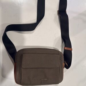 Tommy Hilfiger Men's Water-Repellant Casual Crossbody Bag